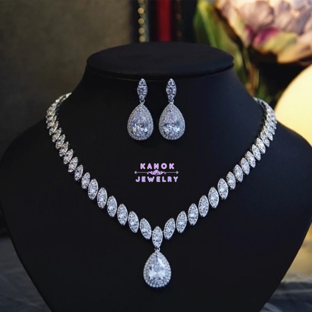 Kanok Jewelry เซ็ตเครื่องประดับเจ้าสาว สร้อยคอเพชรพร้อมต่างหู (W013)