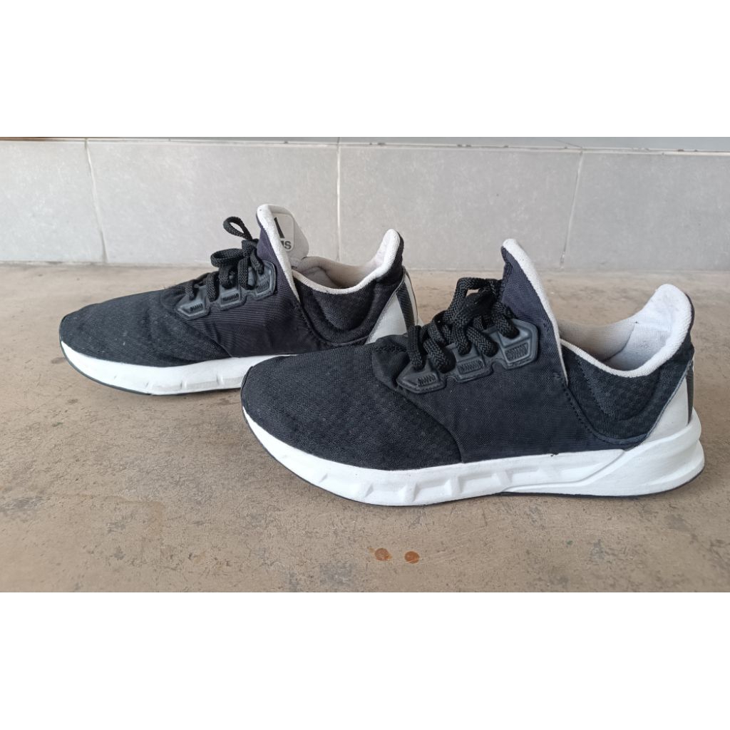 รองเท้ามือสอง วิ่งAdidas falcon แท้ Sz 44/27cms