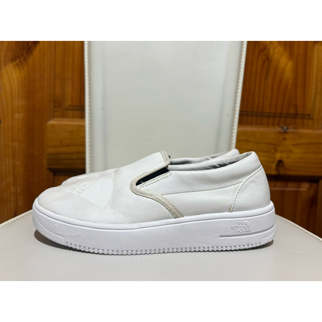 รองเท้าผ้าใบ The North Face Slip on