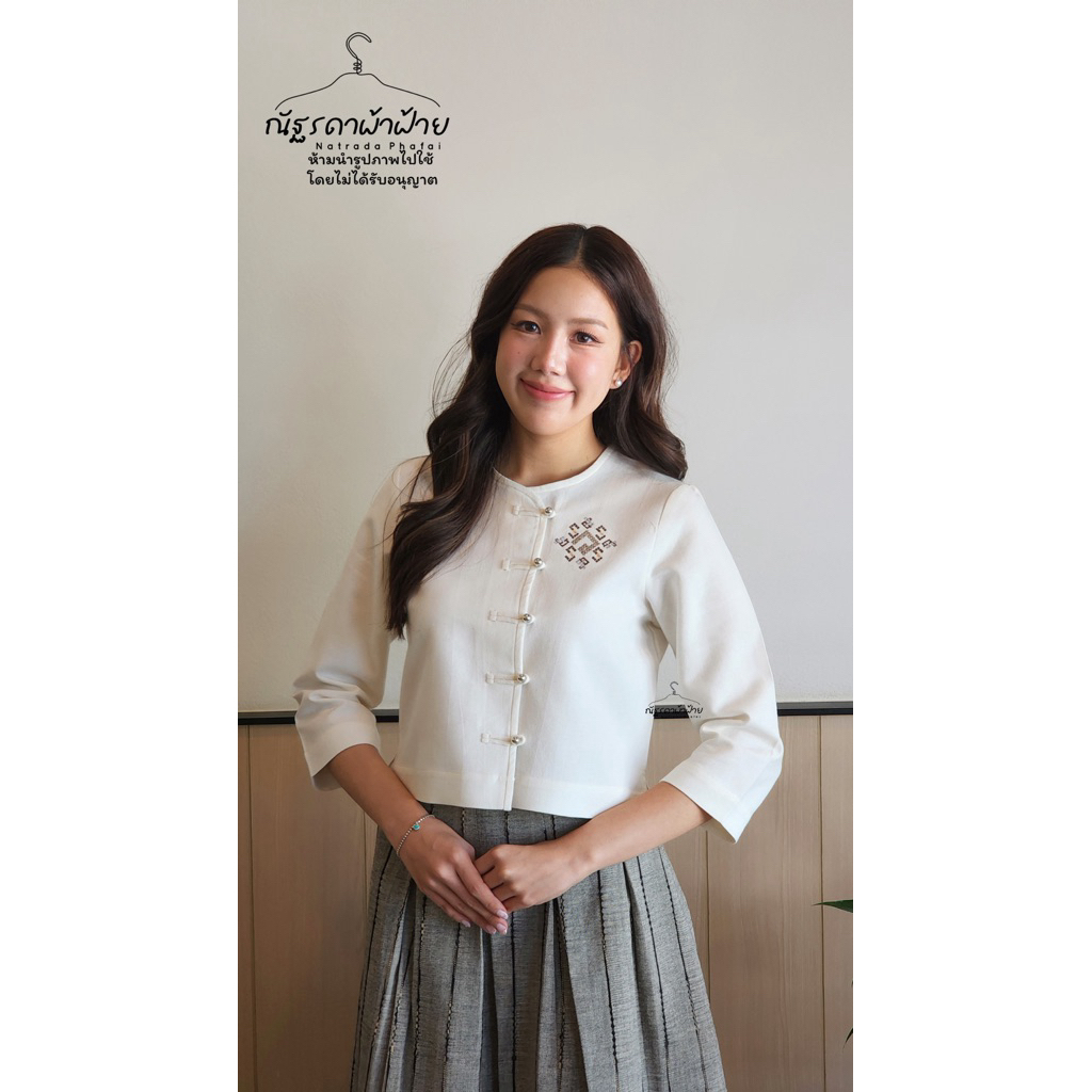 เสื้อคอกลมแขน 5 ส่วนผ้าฝ้ายทอมือ ปักลายวชิรภักดิ์