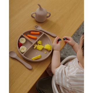 Lala bebe ลาล่าเบเบ้ | Baby Plate จานซิลิโคนสำหรับเด็กก้นดูด 3ช่อง (พร้อมฝาปิด) ดูดแน่นมาก ขนาด19cm.