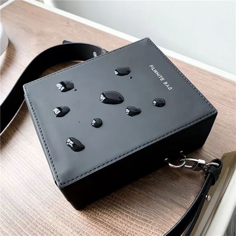 กระเป๋าสะพายข้างแฟชั่นผู้หญิง ความรู้สึกขั้นสูง ใหม่ ไหล่เล็ก น้ำหนักเบา กระเป๋าสะพายข้างทรงเหลี่ยม - รูปที่ 4