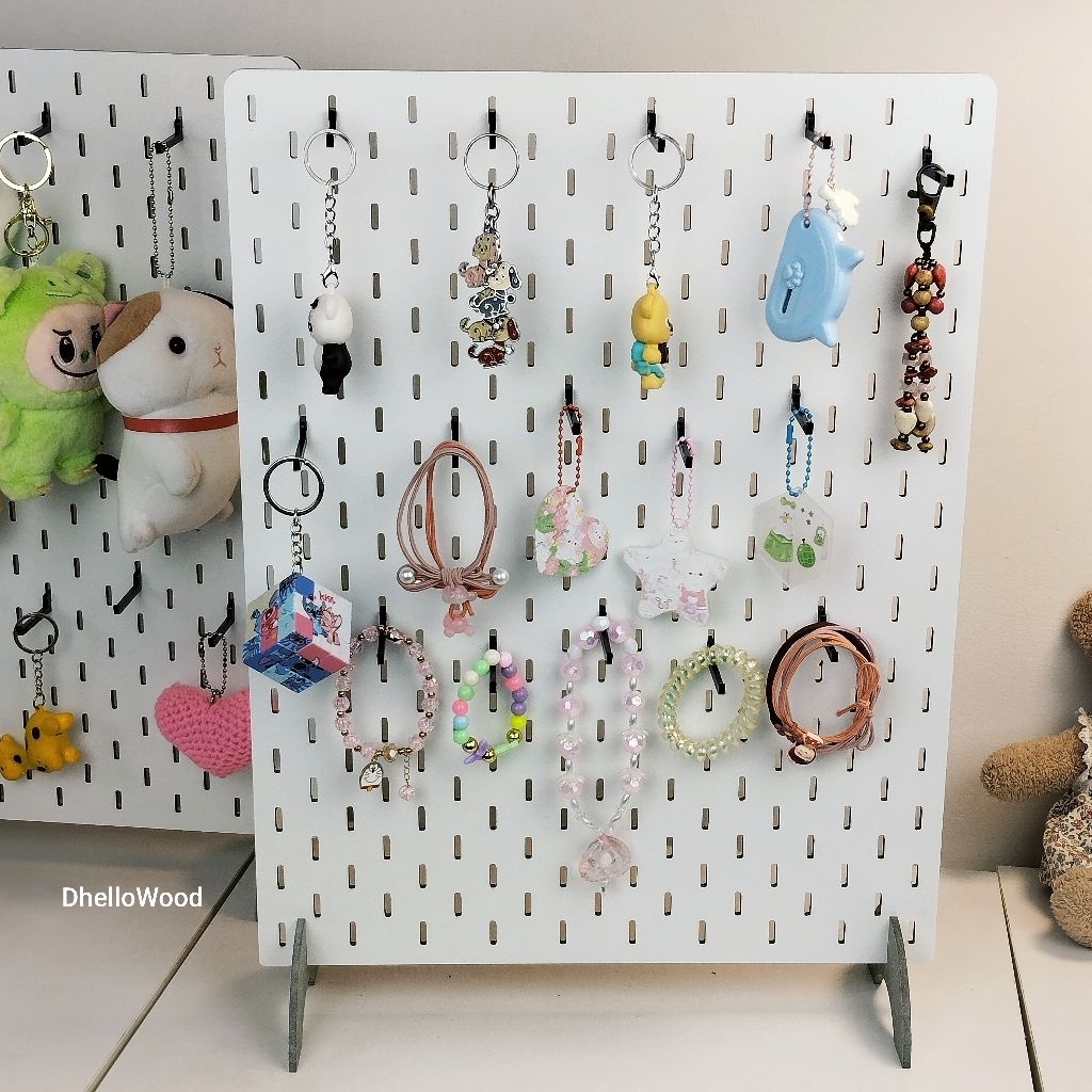 ไม้HMR pegboard ทรงเหลี่ยม เคลือบสีขาวหน้าเดียว หนา 4mm