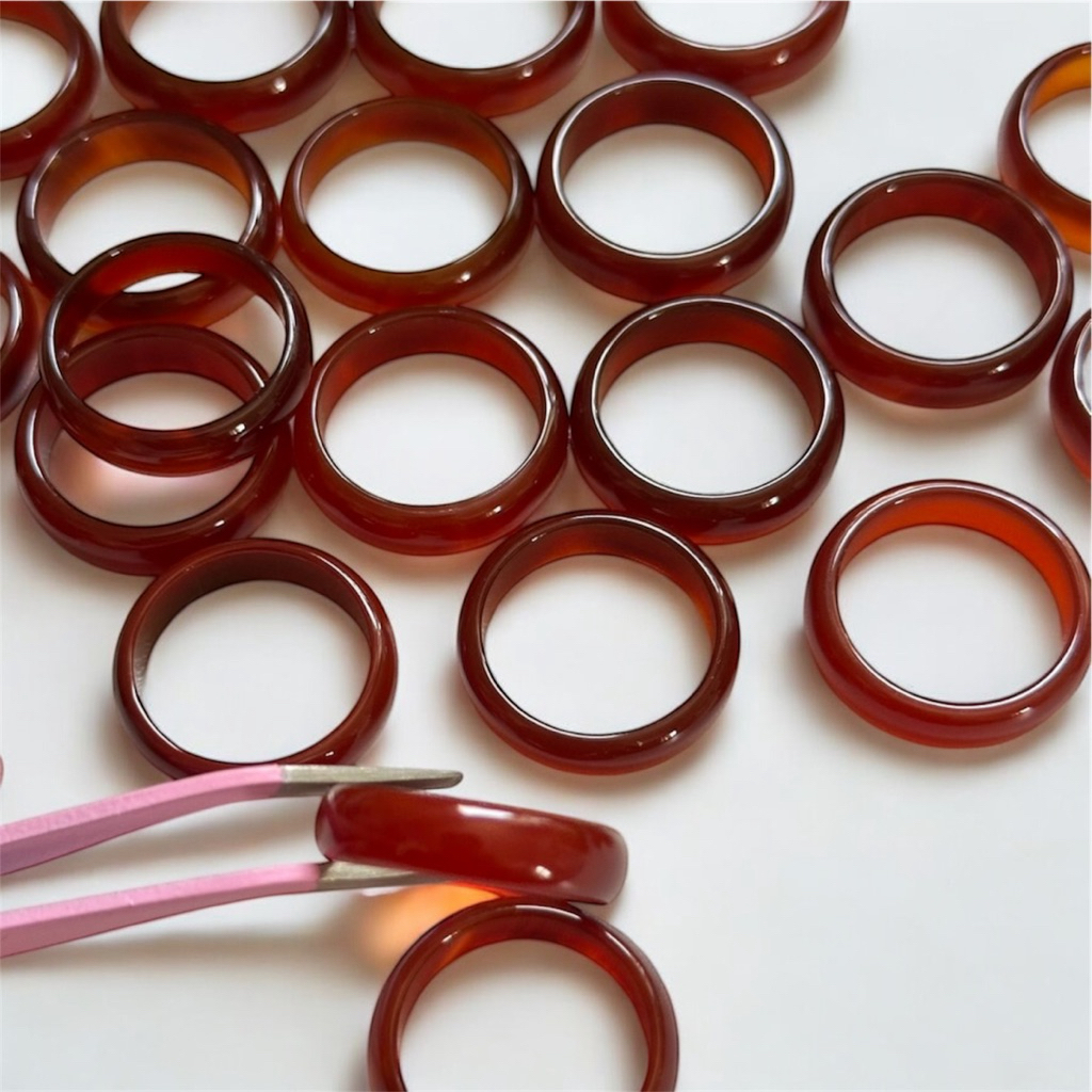 แหวนอาเกตแดงแท้ (Red Agate) หนา 6 มม. แหวนหินมงคล เสริมพลัง อำนาจ และความมั่นใจ