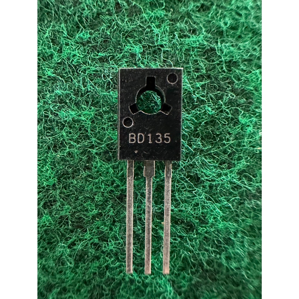 Transistor  BD135 , BD137 , BD136 , BD237 , BD138 , BD132 , BD235 , BD238 , BD236 , จำนวน 1 ตัว