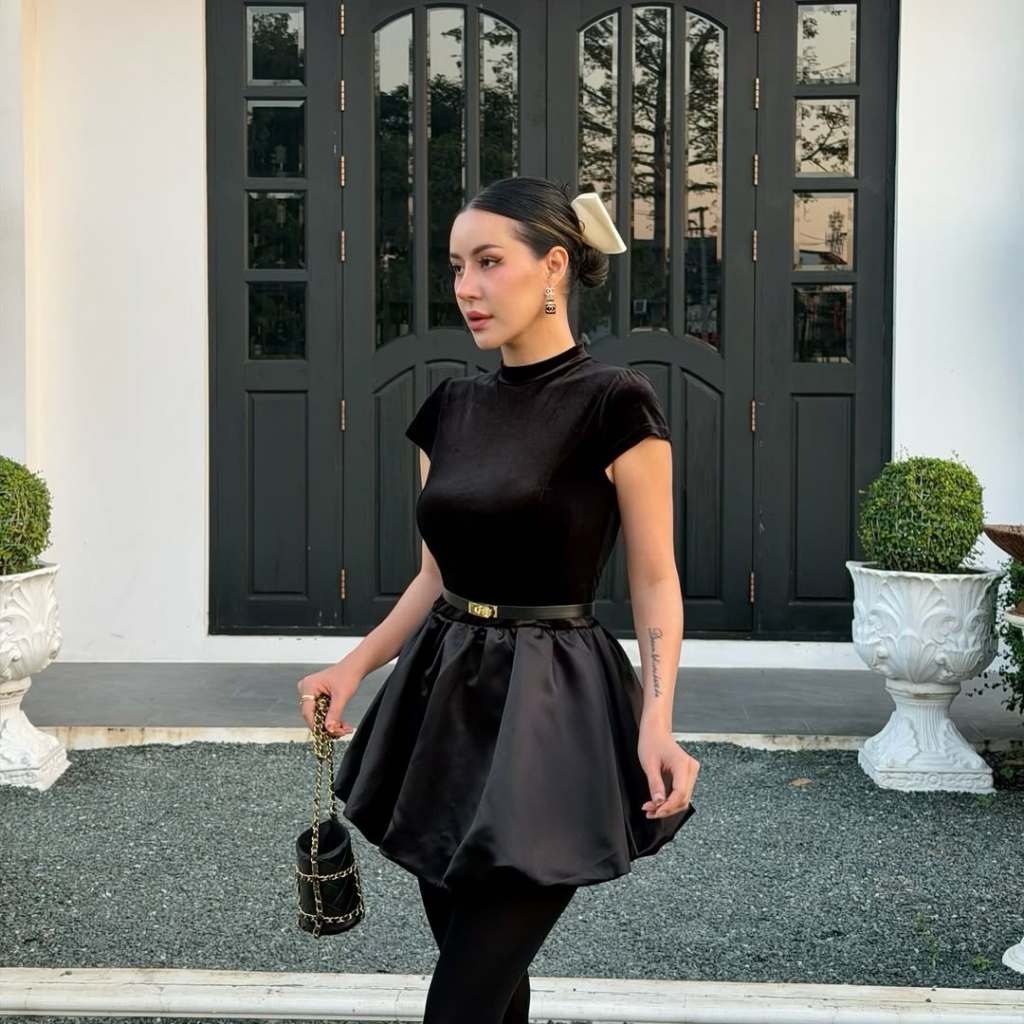 มินิเดรสกำมะหยี่กระโปรงดำ  [440฿] Balloon Dress 🖤กำมะหยี่ยืดค่ะ คอตัด ปิดแขนสวย