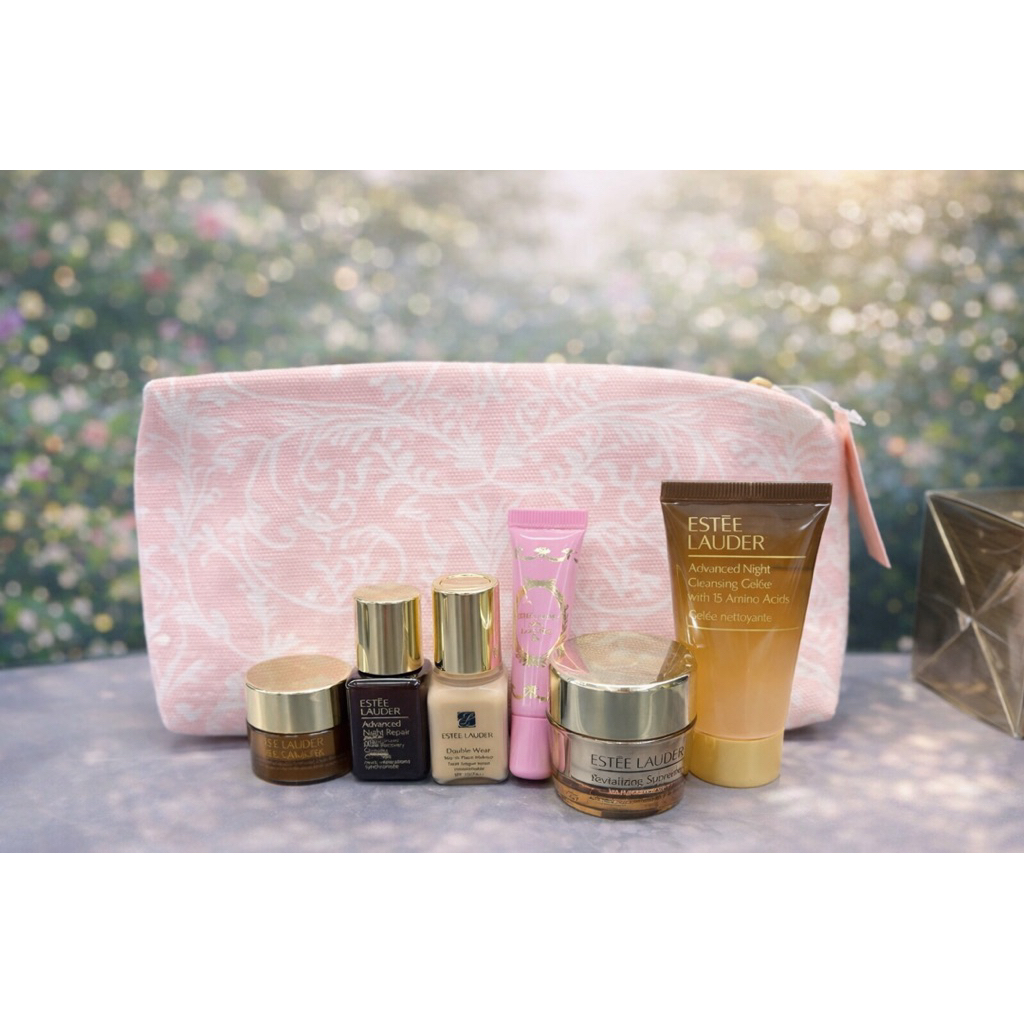 กระเป๋าเครื่องสำอางเอสเต้ ของแท้100% สีชมพูนมพาสเทลตัดลายสีขาวน่ารัก มีโลโก้ที่ซิปสีทอง มือหนึ่ง พร้อมส่งค่ะ💗💗 - รูปที่ 3