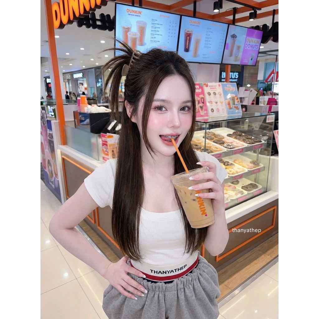 #Thanyathep ลุคชิว เซท2ชิ้น เสื้อคอยูขาว มาพร้อมกางเกงขาสั้น ทรงบอลลูนแต่งเอวtytสุดฮิต