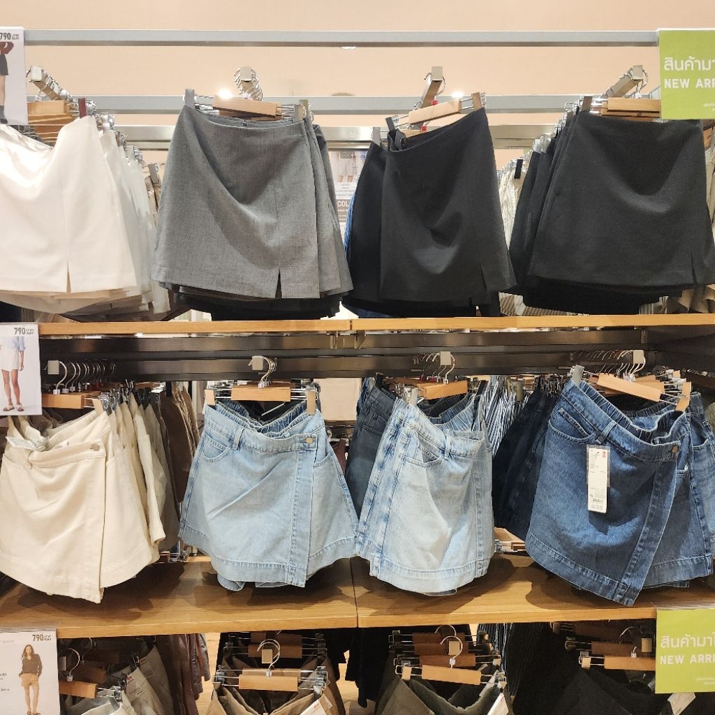 รับหิ้วของแท้ Uniqlo กระโปรงกางเกง skort ของผู้หญิง มีทั้งผ้ายีนส์ และสลิทผ่าข้าง