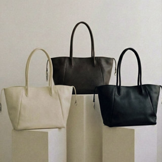 CAPRI Universal Tote กระเป๋าทรง Tote หนังวัวแท้ 100% พร้อมสา…