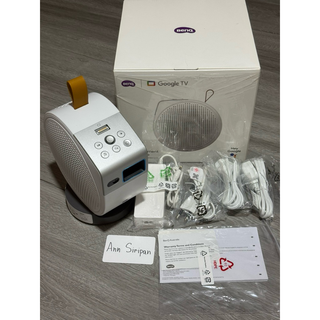 projector benq gv 50  เครื่องใหม่จากที่ได้เคลมมา ลองเปิดดูไปครั้งเดียว  มีประกันถึง มิย 2571  อุปกรณ