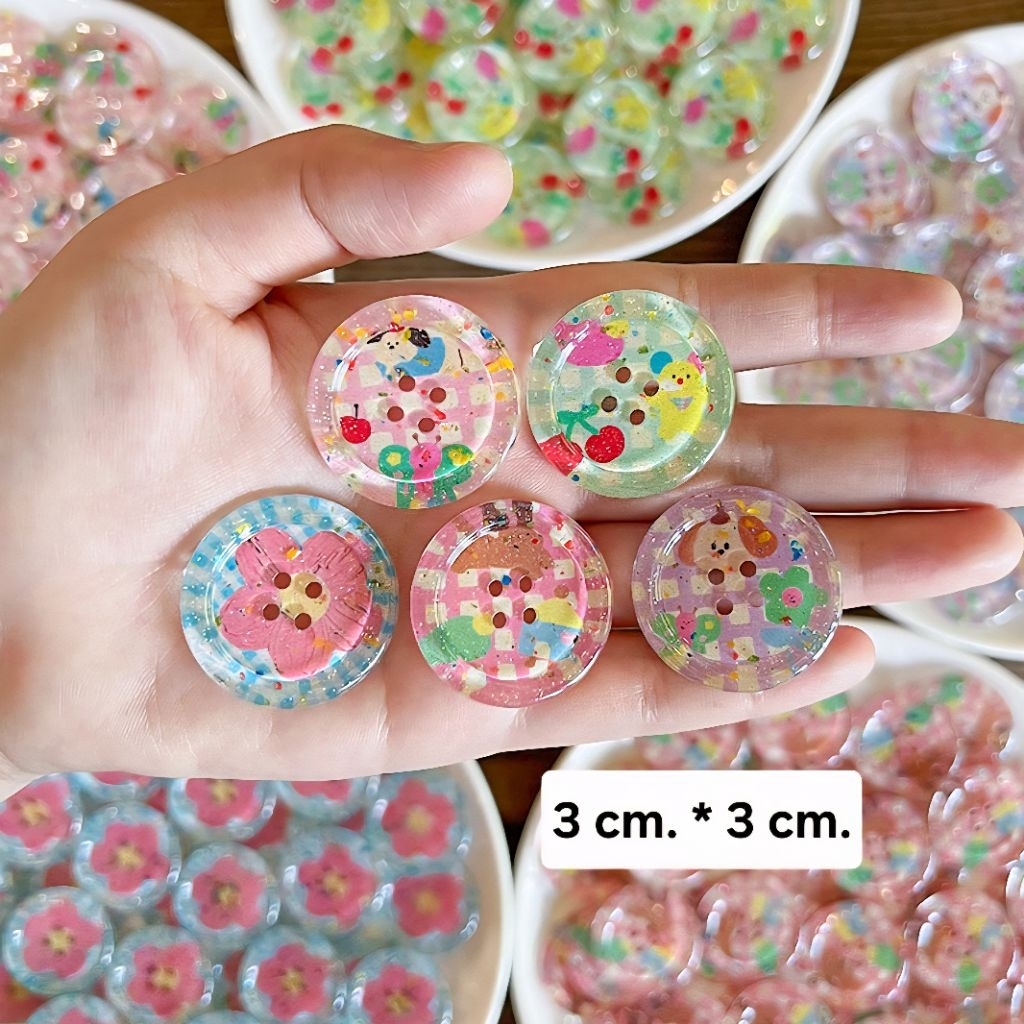 เรซิ่นกระดุมขนาด 3*3 cm.อุปกรณ์ตกแต่งโทรศัพท์มือถือแบบปุ่มใหญ่ ลายการ์ตูน DIY ยางรัดผมอะคริลิครูปดอกไม้
