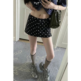 Skirt Pants กระโปรง เอวต่ำ ลายจุด มีซับกางเกง ทรงสั้น Y2K ใส่ง่าย | Black Cherry