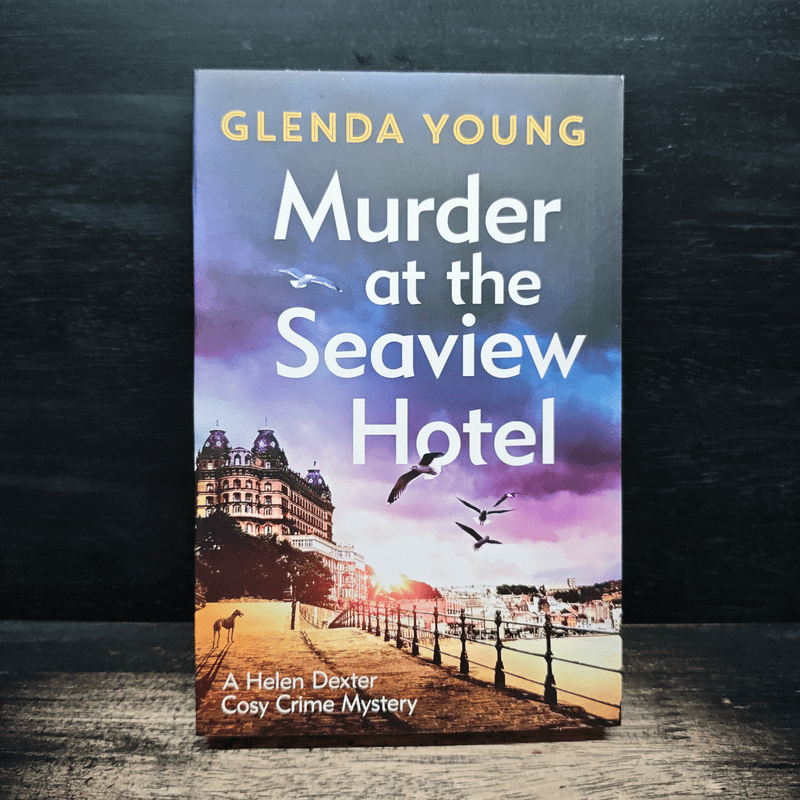 Murder at the Seaview Hotel - Glenda Young 🏷️1162473