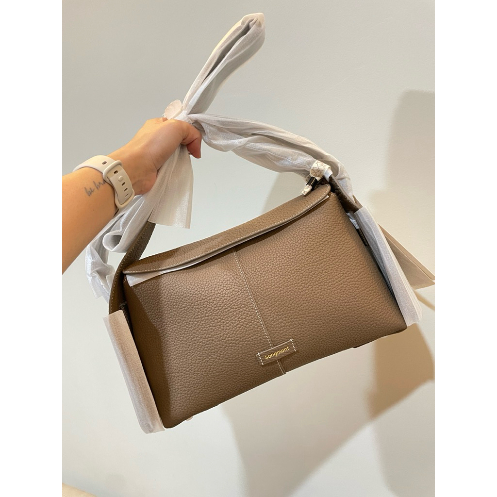 ของใหม่ drippy medium taupe ใบใหญ่ใส่ของได้เยอะ ส่งแมสได้ค่ะ