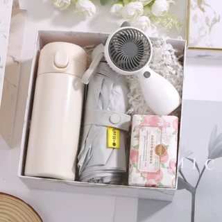 【Gift Bag+Card】Gift Set ของขวัญสำหรับคนรักและเพื่อน เพื่อนร่วมชั้น บริษัท และเทศกาล ของขวัญที่ดี
