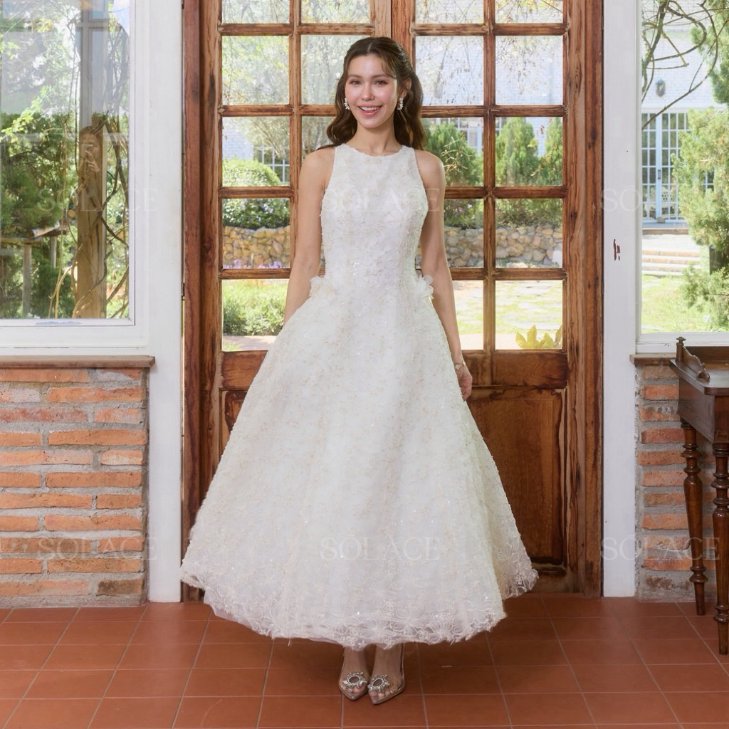 SÓLACE – DILY FLORAL LACE GOWN