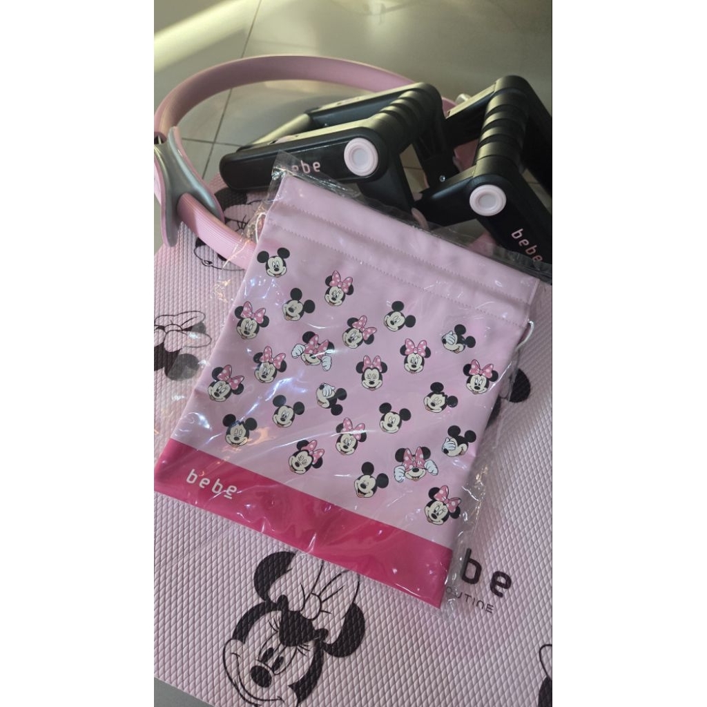 กระเป๋าหูรูด bebe fit routine disney collection