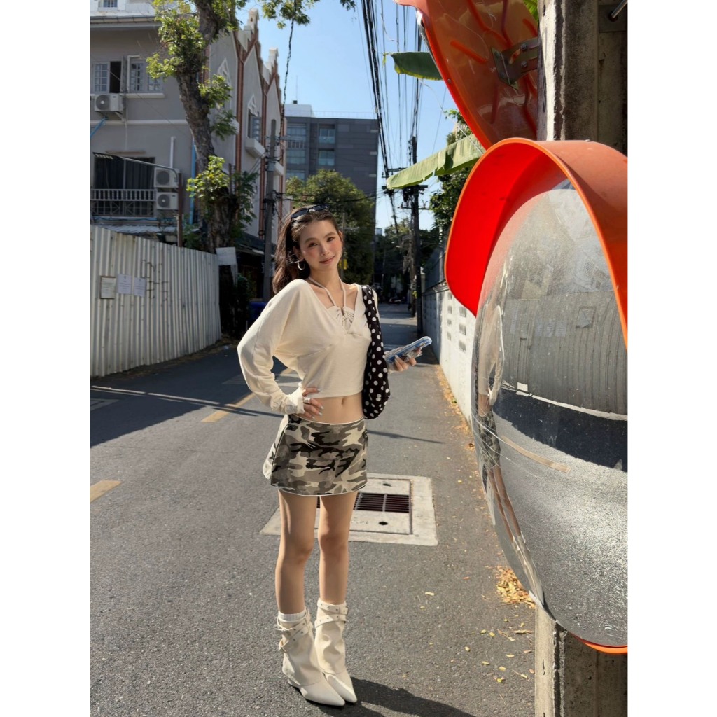 𝗖𝗔𝗠𝗢 𝗦𝗧𝗥𝗘𝗘𝗧 𝗔𝗥𝗠𝗬 𝗦𝗞𝗜𝗥𝗧 กระโปรงลายทหารทรงเอวต่ำรุ่น 26Q008 TAG MM FISH 🇰🇷 - รูปที่ 2