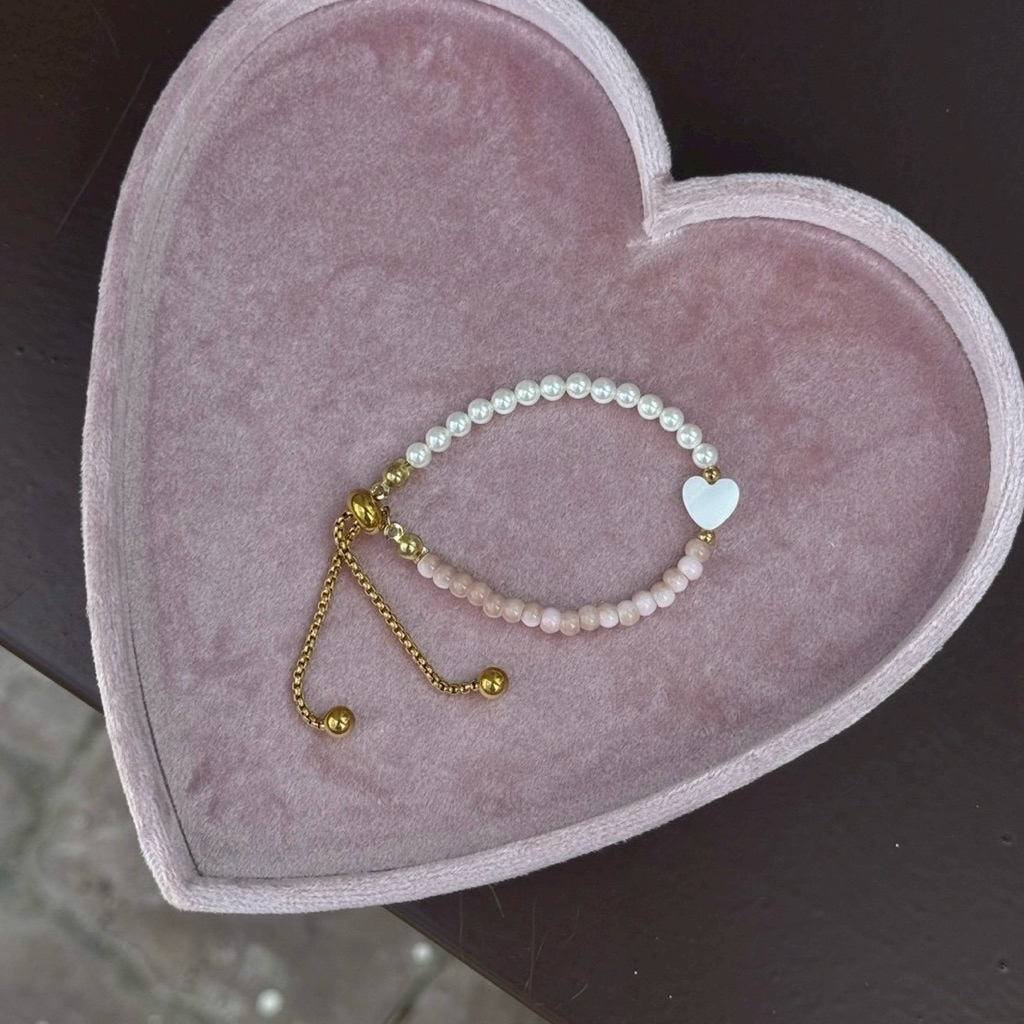 House of Cirround - สร้อยข้อมือเปลือกหอยมุก Heart Whip Bracelet 🍦💗