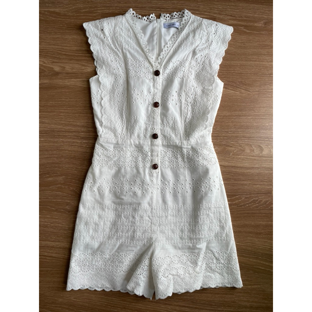 ชุดจั้มผ้าฉุลลูกไม้สีขาวให้นม Lullaby มือสอง Size S