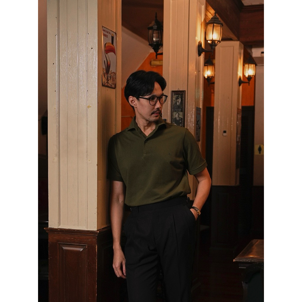 [CODE20%ทักแชท] The Finery Polo โปโล สีเขียว Olive Green | ผ้า Cotton 100% | ปก Italian Spread | Slim Fit | ปักโลโก้กวาง