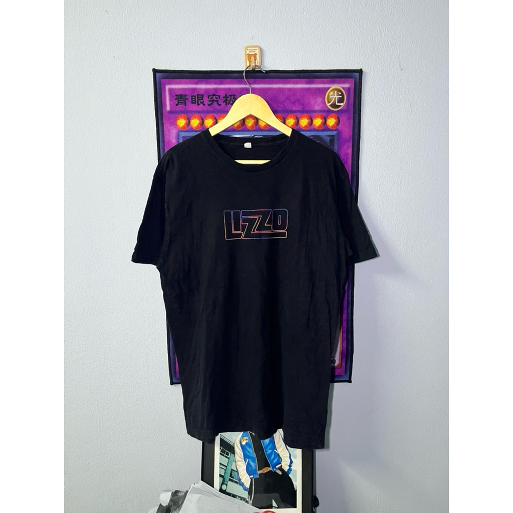 Lizzo t-shirt (นักร้อง R&B)
