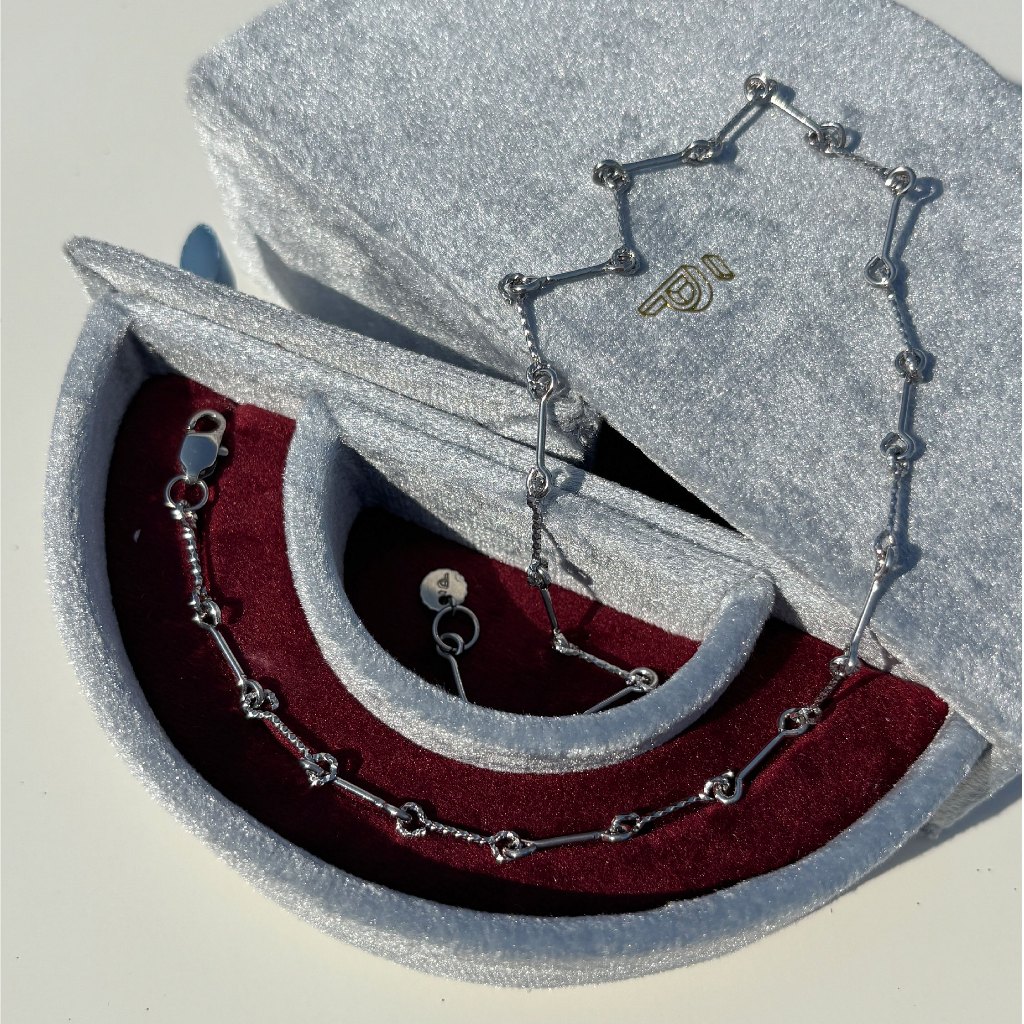 play.palette - Twisted stick necklace