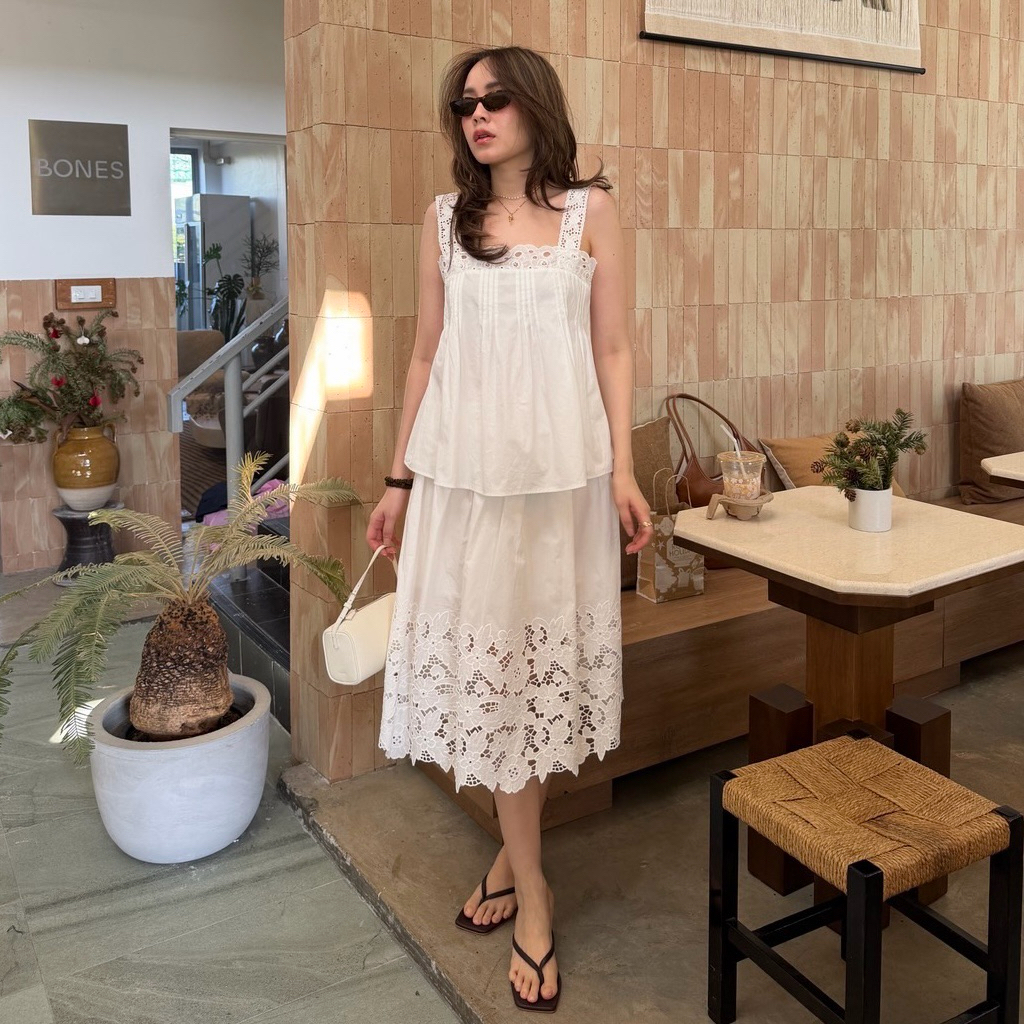 tshop  เสื้อลูกไม้ White lotus (เสื้ออย่างเดียวค่ะ)