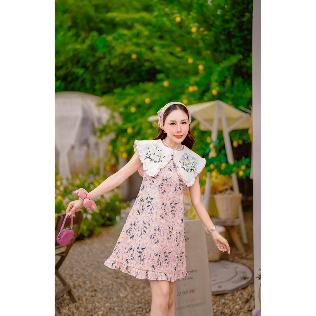 (s-4xl) เดรสสั้น คอปกอลัง งานปัก ปักทั้งชุด ลายดอกเดซี่ งานป้าย thanyacha