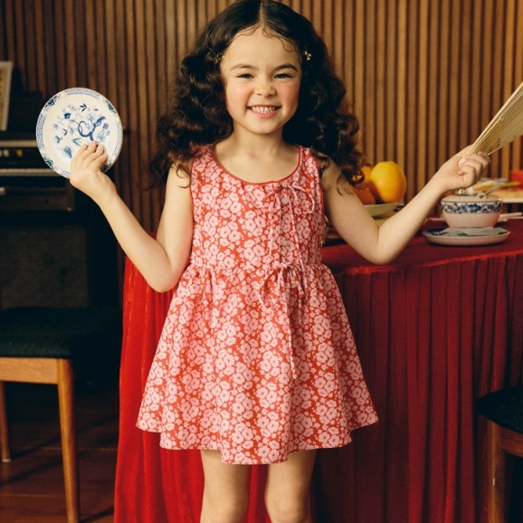 lookbookpetite fu fu dress เดรสแขนกุดลายดอก สี lucky blossom