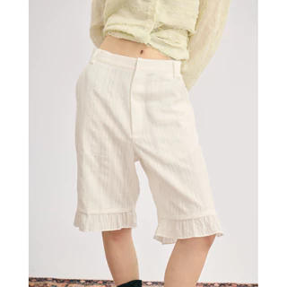 Aunchadabrand - Lele ruffle short กางเกงยีนส์ขา4 ส่วนระบายปลายขา*สินค้าพร้อมส่ง*