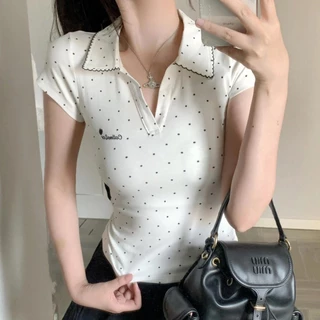 เสื้อโปโลปักลายจุดสีขาว แขนสั้นไหล่ตรง ทรงเข้ารูป ครอปสั้น สไตล์สาวแซ่บ รุ่นใหม่ปี 2026