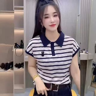 เสื้อโปโลคอปกทรงหลวมทันสมัย ​​ดูอ่อนเยาว์ และช่วยให้ดูผอมเพรียว ดีไซน์ลายทางแบบแพทช์เวิร์ค เหมาะสำหรับคุณแม่