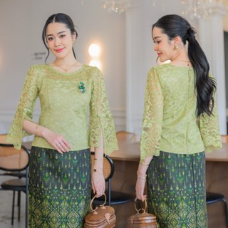 69004 รุ่น “พราวขวัญ” เสื้อลูกไม้เกรดพรีเมี่ยม แขนผ่า แต่งกร…