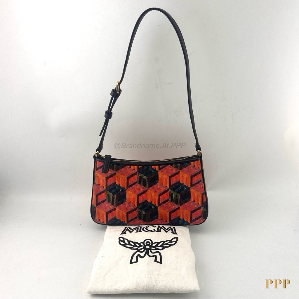 MCM shoulder พร้อมถึงผ้า ราคาขายเพียง 10,999 เท่านั้น สภาพสวย💫⚡️