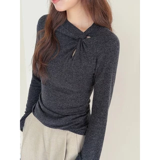 (พร้อมส่ง) Clothestoryy - Lin Long-Sleeved Shirt เสื้อยืดแขนยาว เจาะรู Twist คอ
