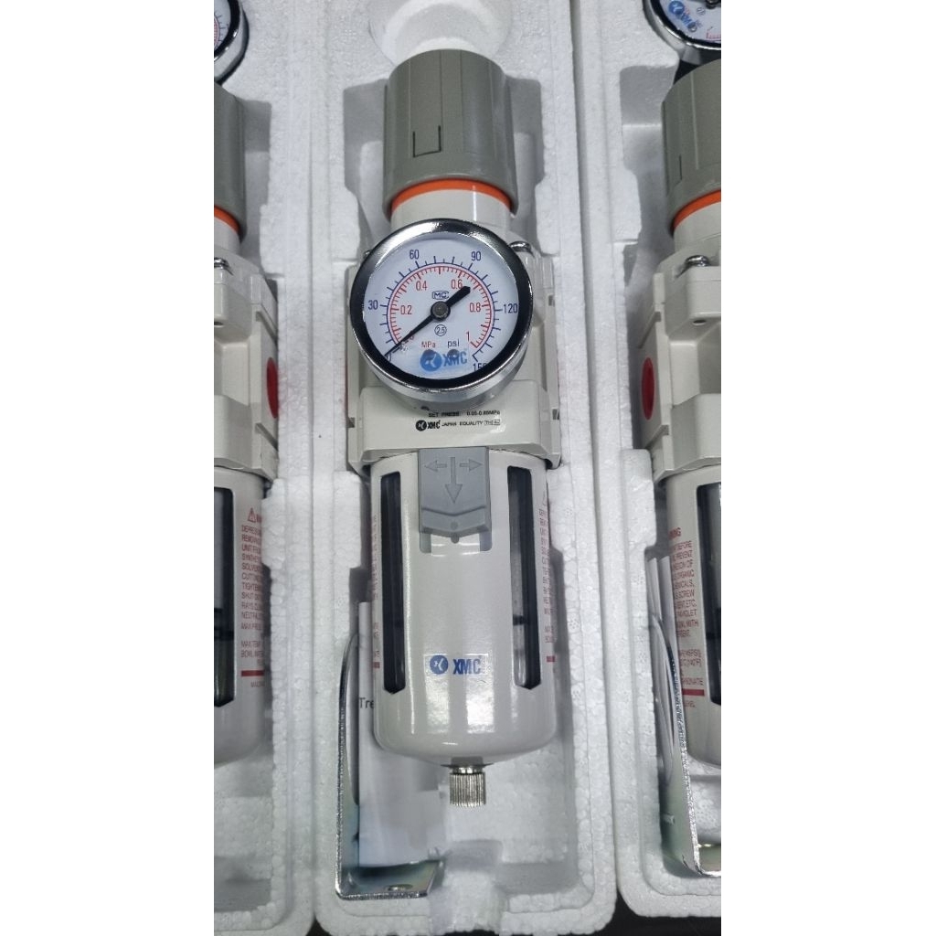 ตัวกรองดักน้ำ + ปรับลม ปั๊มลม รุ่น WAW4000-04BG เกลียว 1/2"  (4หุล)