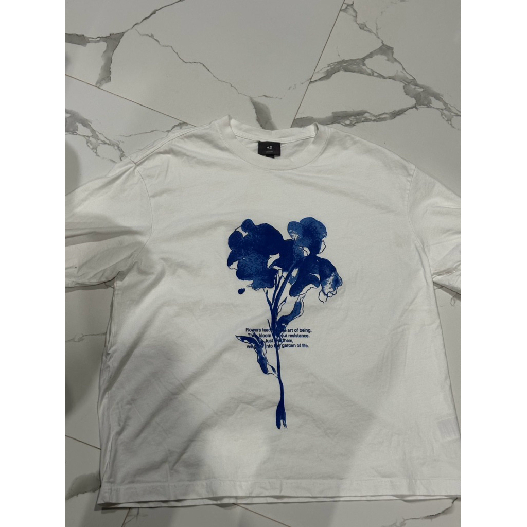 เสื้อยืด h&m สีขาว ไซส์ xl สภาพ 95%