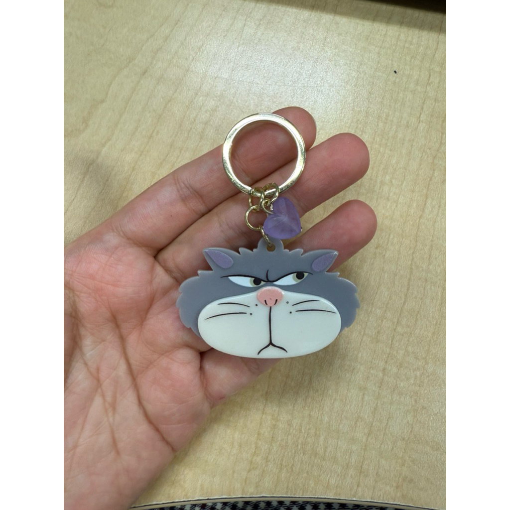 Disney Young Oyster and Lucifer Keychain