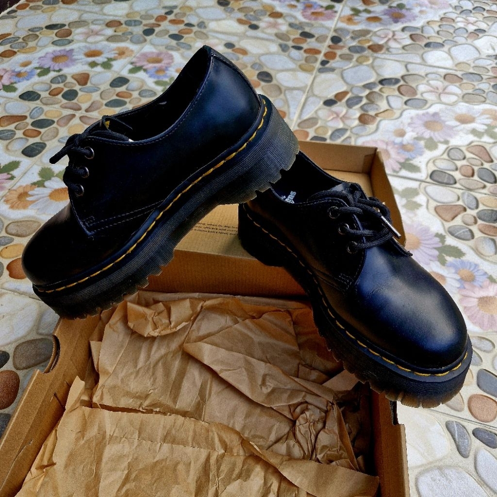 รองเท้ามือสอง Dr.martens รองเท้ามือสอง