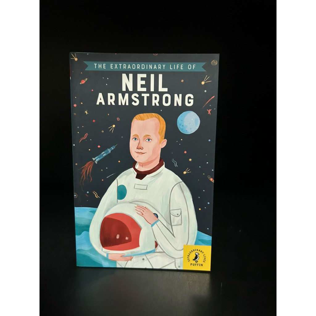 หนังสือค้างสต๊อก : English | The Extraordinary Life of Neil Armstrong  #นีล อาร์มสตรอง