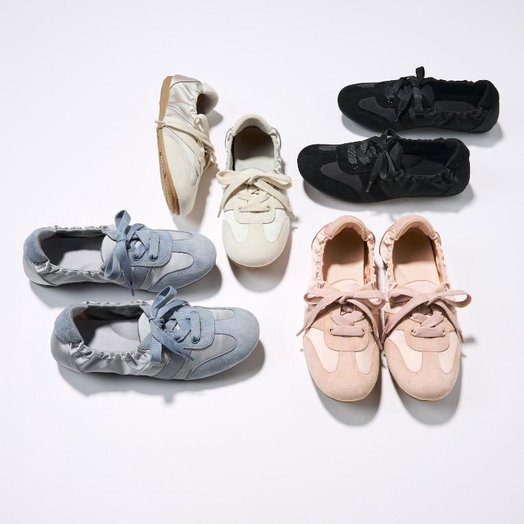 GU (สี 62 BLUE size L พร้อมส่ง) รองเท้าผ้าใบ ดีไซน์รองเท้าบัลเล่ต์ / GU Gathered ballet sneakers