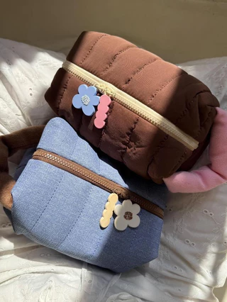 CROSS CULTURE - COU COU MAKEUP BAG SIZE M กระเป๋าเครื่องสำอางค์ไซส์กลาง คู่สีน่ารัก