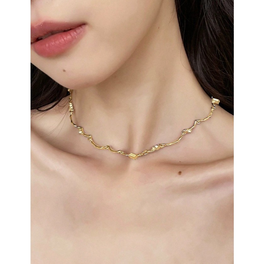 kym.vibes - liana necklace  สร้อยทรง choker แต่งด้วย rhinestone
