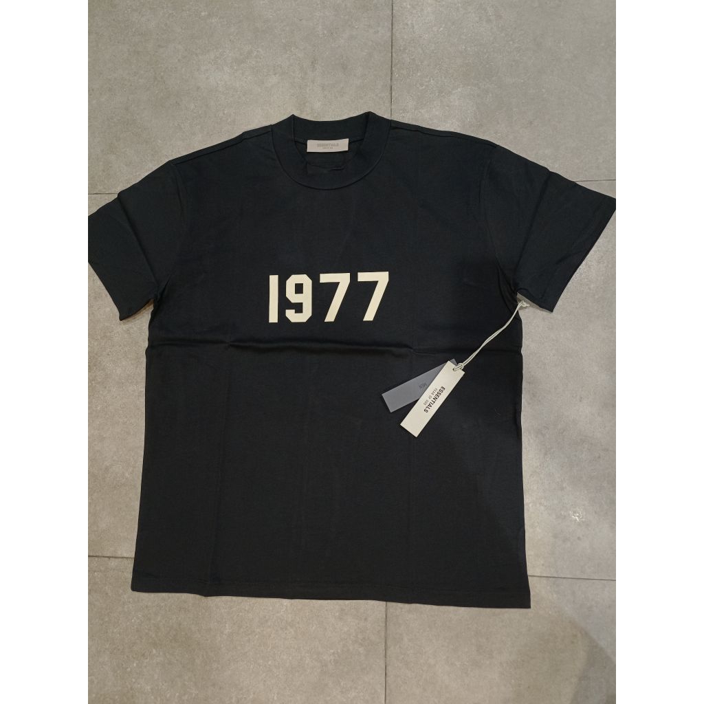 *พร้อมส่ง*🇹🇭 เสื้อ Fear of God Essentials 1977 T-shirt M