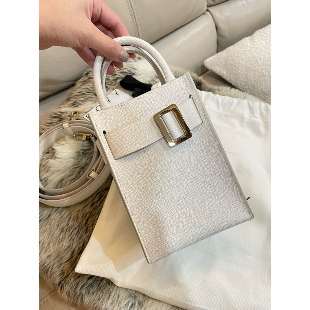 ของใหม่ boyy bobby tourist สีขาว หนัง epsom อะไหล่ทอง สีสวยมาก ใส่มือถือได้ทุกรุ่นค่ะ