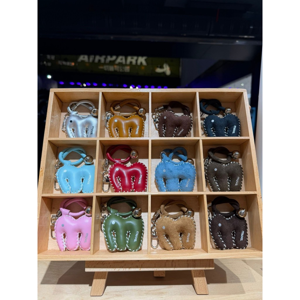 ✅ พร้อมส่ง ✅  MUVA Charm พวงกุญแจห้อยกระเป๋า ของแท้
