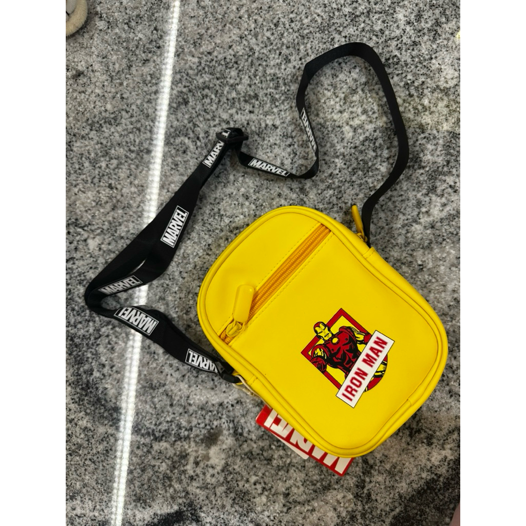 พร้อมส่ง ‼️กระเป๋าสะพายข้างผู้ชาย กระเป๋า Ironman Marvel x Miniso