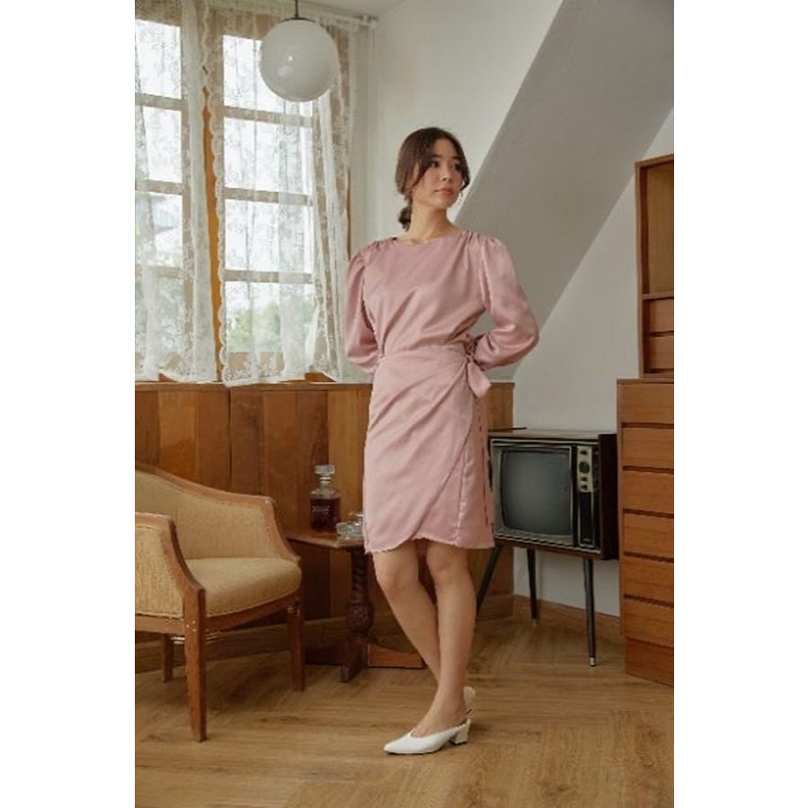 เดรสทรงผูกเอว Mignon Dress จากร้าน aandoB official สีชมพู Pink Rose * ใส่ครั้งเดียว